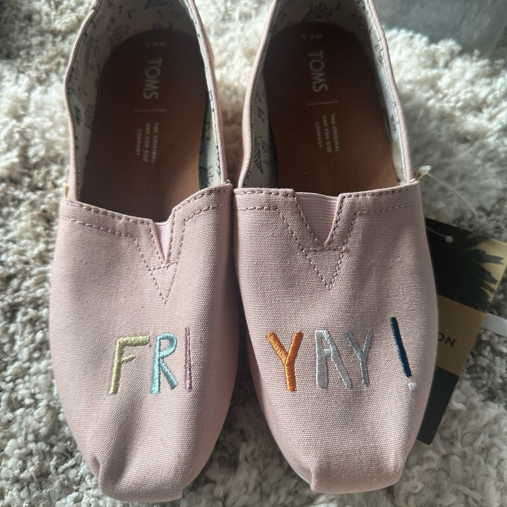 TOMS Limited Edition Fri-Yay Flats Slip-Ons Women’s size 6.5 shoes new w/ tags